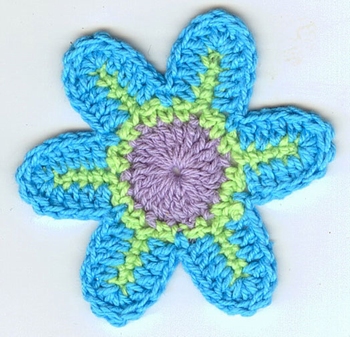 Gehaakte bloem, blauw-groen-paars - 6 cm